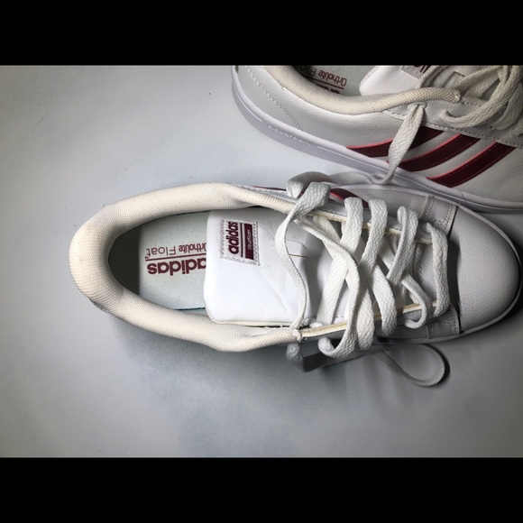 Women’s advantage adidas shoes 6.5 - Picture 2 of 3